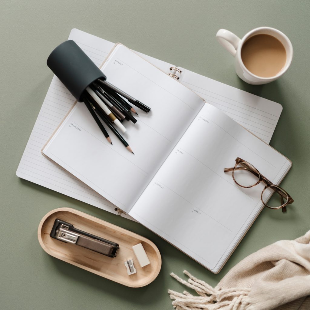 Weekly marketing plan for busy solopreneurs mapped out day by day